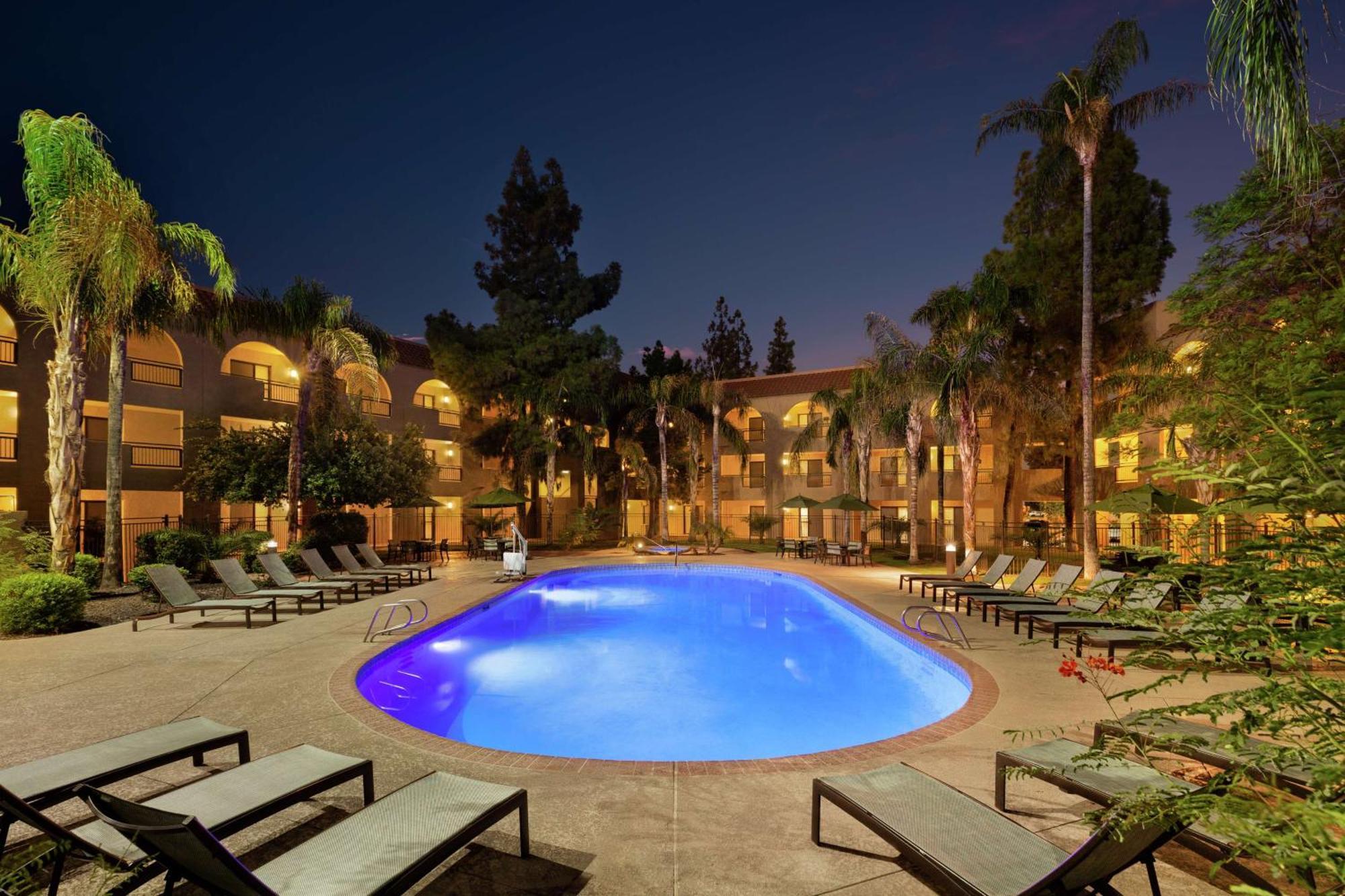 Embassy Suites By Hilton Phoenix Tempe Εξωτερικό φωτογραφία